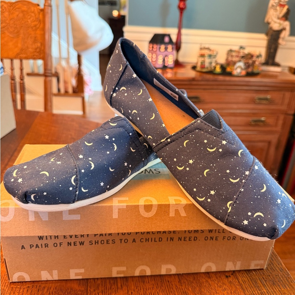 TOMS Classic Navy Glow in the Dark Moon and Stars Shoes